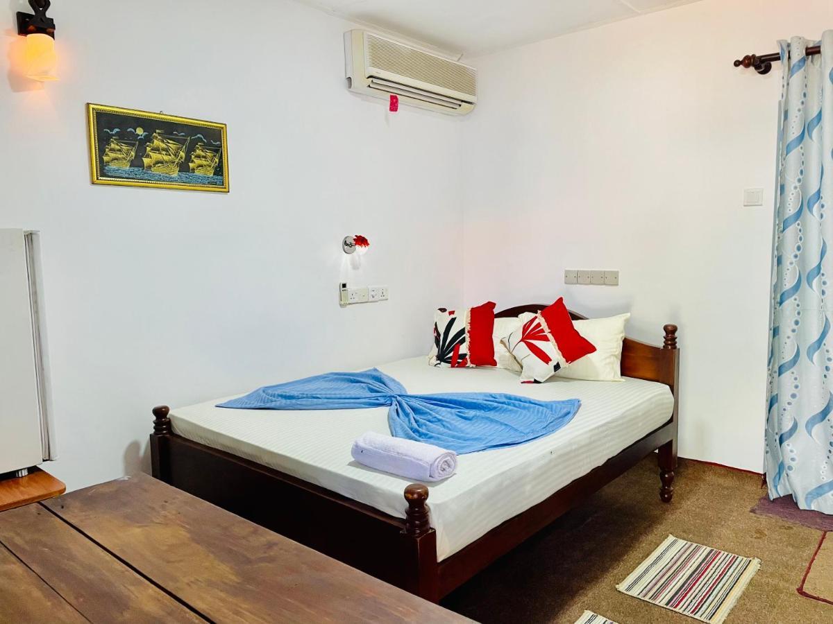 Nethusali Guest House Hikkaduwa Esterno foto