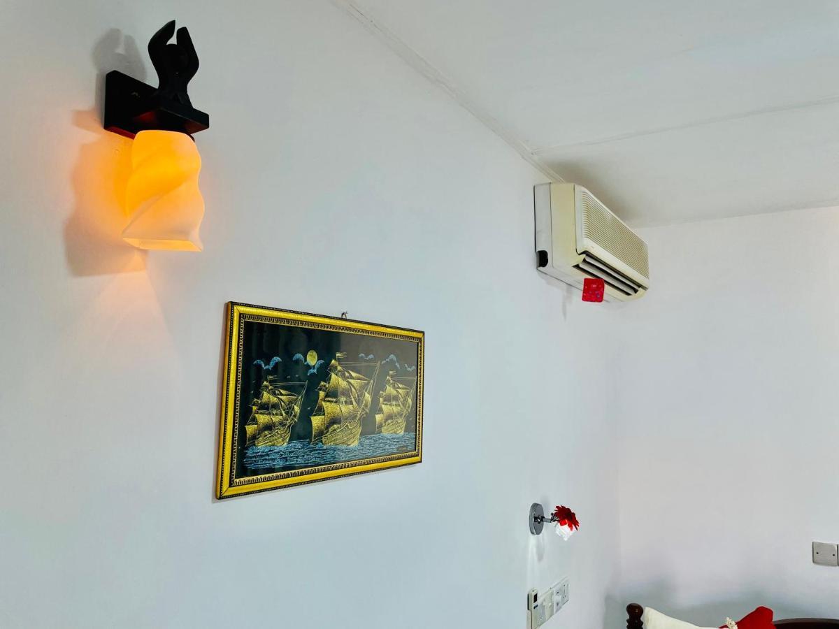 Nethusali Guest House Hikkaduwa Esterno foto