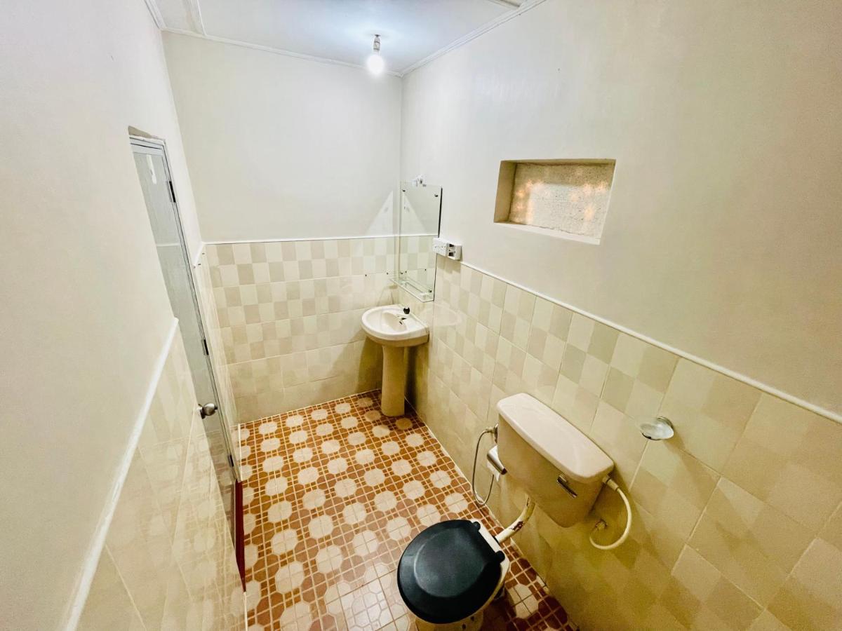 Nethusali Guest House Hikkaduwa Esterno foto